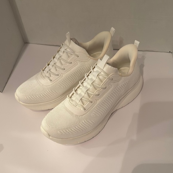 Stylish Creamy White Sneakers size 10 NORTIV8 - Picture 1 of 4